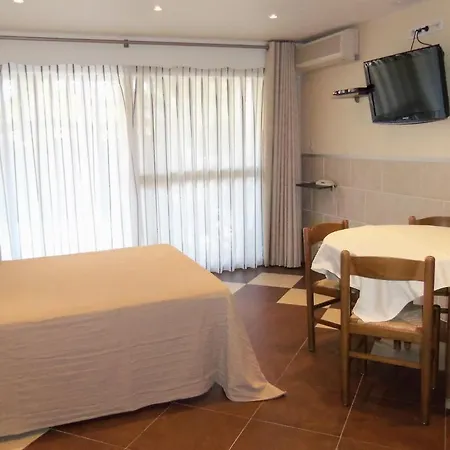 Les Amandiers Hotel