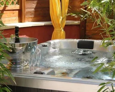 Les Amandiers Hotel