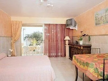 Les Amandiers Hotel 2*