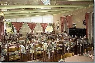 Les Amandiers Hotel