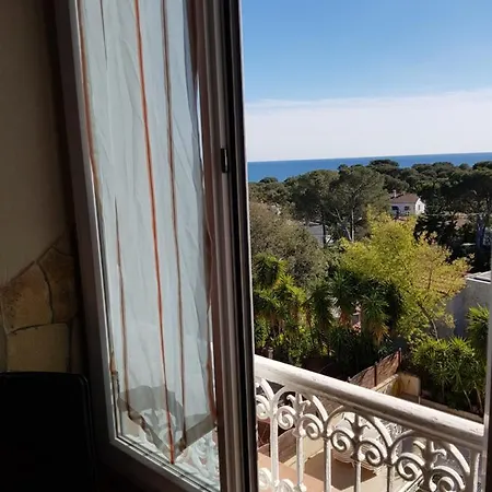 Les Amandiers Hotel 2*