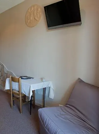 Les Amandiers Hotel