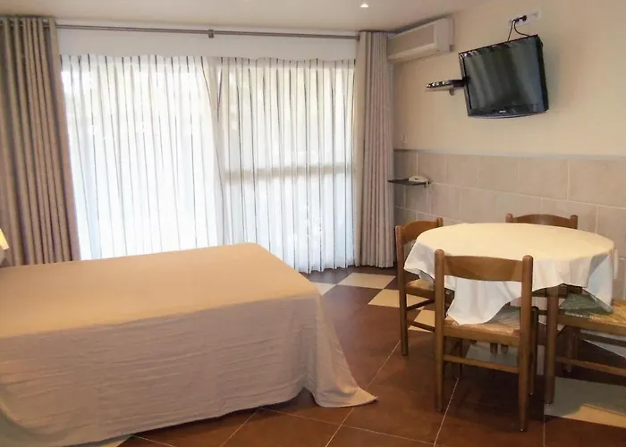 Les Amandiers Hotel