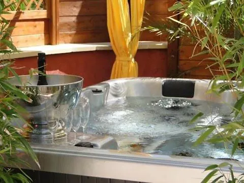 Les Amandiers Hotel