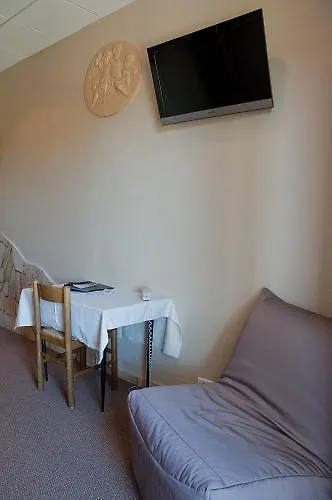 Les Amandiers Hotel
