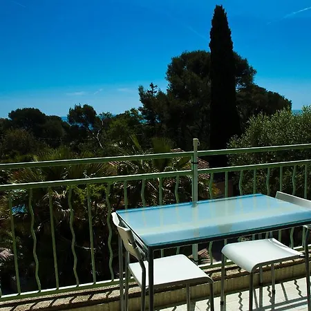 Les Amandiers 2* Saint-Raphael (Var)