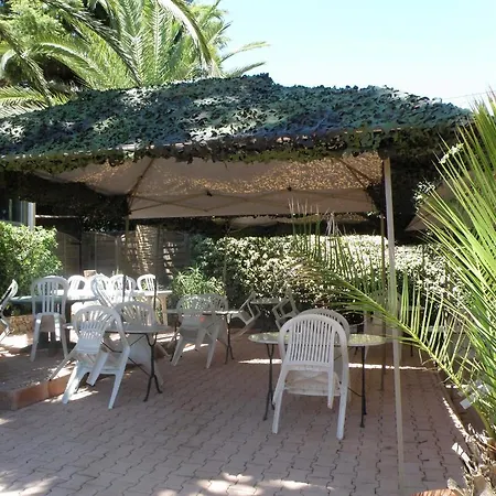 Les Amandiers Otel 2*