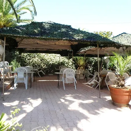 Les Amandiers Hotel 2*