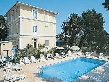 Les Amandiers 호텔 2*