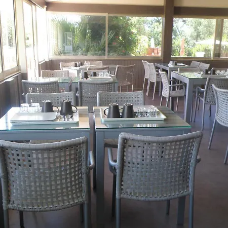 Les Amandiers 2* Saint-Raphael (Var)