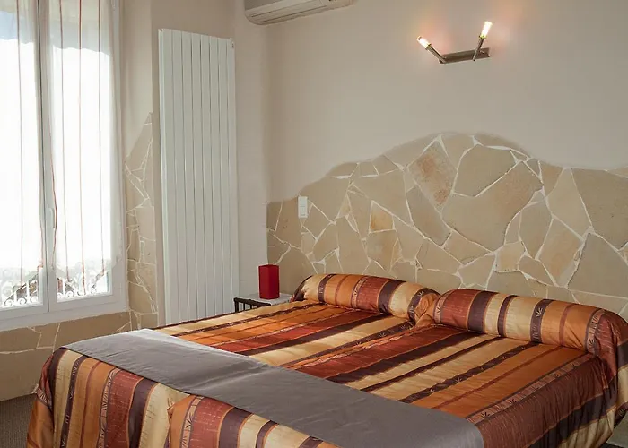 Otel Les Amandiers 2*